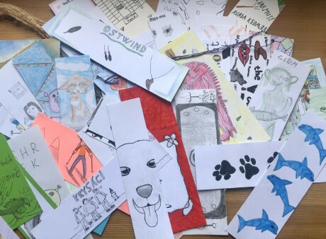 Záložky do knih spojují školy